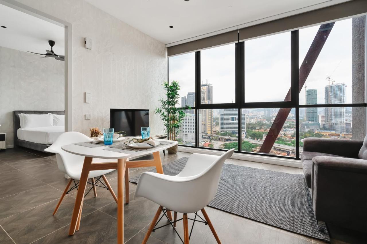 Scarletz Klcc Apartments By Soulasia Kuala Lumpur Esterno foto