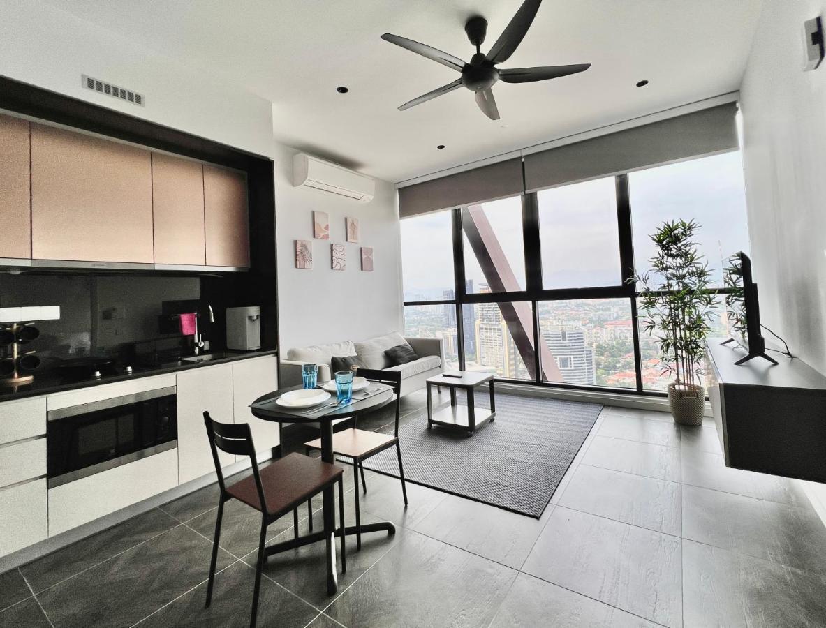 Scarletz Klcc Apartments By Soulasia Kuala Lumpur Esterno foto