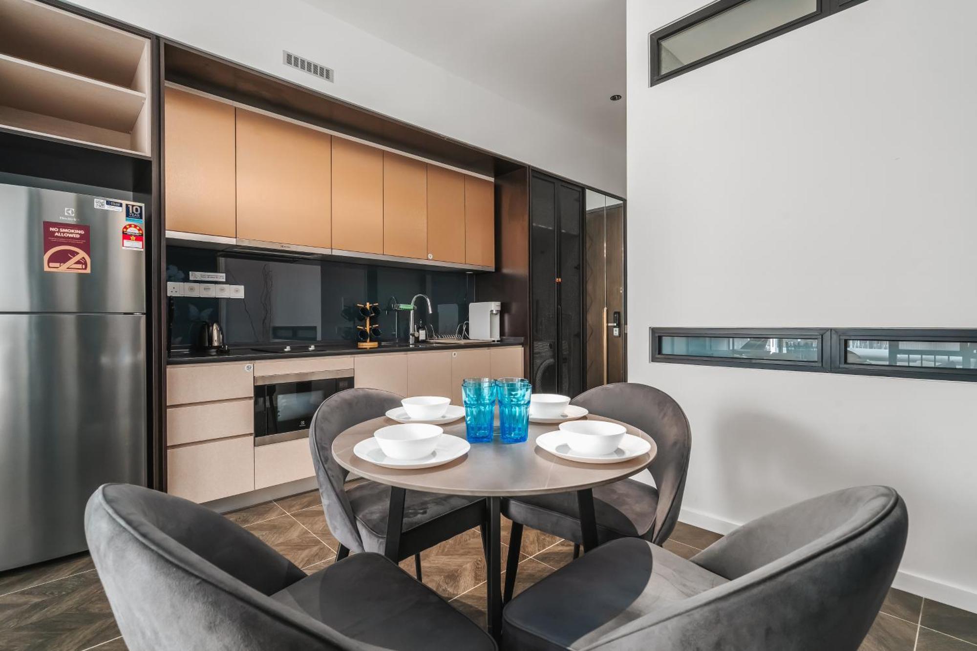 Scarletz Klcc Apartments By Soulasia Kuala Lumpur Esterno foto